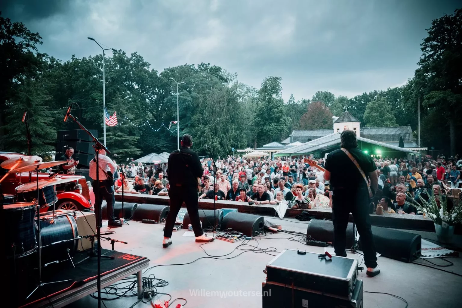 Het festivalpubliek bij het podium